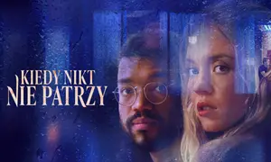 Kiedy nikt nie patrzy – odkrywamy najdziwniejsze hobby influencerów o których nie opowiadają na instastories. Para w deszczu.