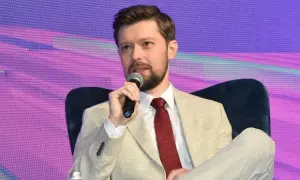 Remigiusz Mróz z kim jest obecnie? Zaskakujące szczegóły z życia osobistego.