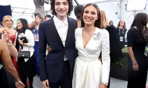 Finn Wolfhard i Millie Bobby Brown na gali. Czy Finn Wolfhard jest w związku? Para wygląda na szczęśliwą.