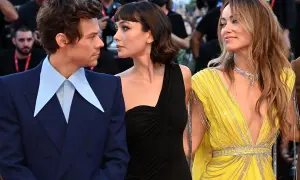 Harry Styles, Florence Pugh i Olivia Wilde na premierze "Don't Worry Darling". Fani zastanawiają się, dlaczego związek piosenkarki to ustawka PR-owa.