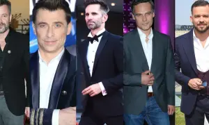 Pięciu polskich celebrytów w eleganckich strojach.