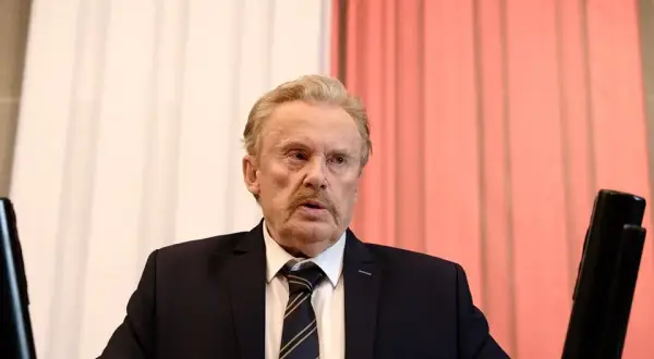 Film Polityka: Obsada i Postacie - Kto Gra Kogo w Satyrze Vegi?