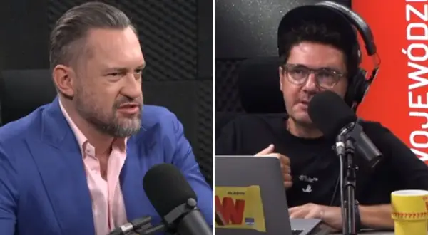 Szokujące fakty o tym ile kawy dziennie piją polskie gwiazdy telewizji. Dwóch mężczyzn w studiu radiowym, jeden w niebieskiej marynarce, drugi w czarnej koszulce.