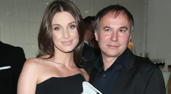 Julia Kamińska z partnerem, który jest jej mężem, na evencie.