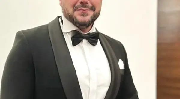 Mirosław Niewiadomski tenor – ile ma lat i co osiągnął w karierze?