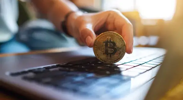 Kryptowaluty jako płatności online: zalety i wady
