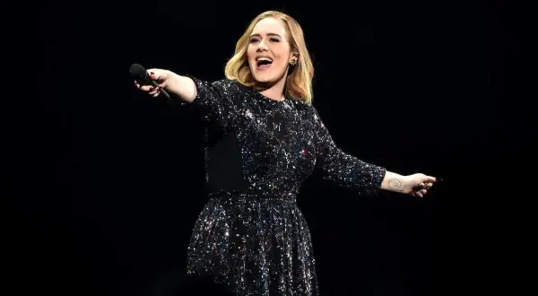 Kim jest Adele? Poznaj jej karierę, osiągnięcia i największe hity muzyczne