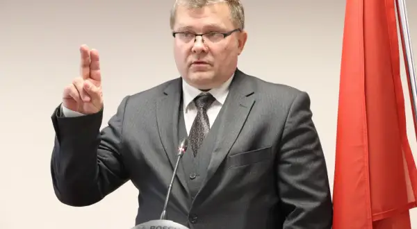 Kim jest starosta? Poznaj kluczową postać w administracji powiatowej