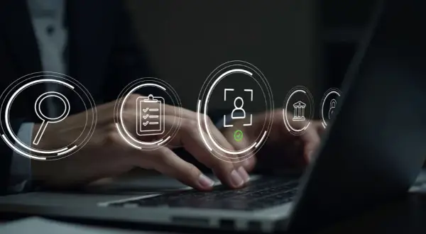 Dlaczego platformy internetowe potrzebują Twojego dowodu: Zrozumienie procesu KYC (Know Your Customer)