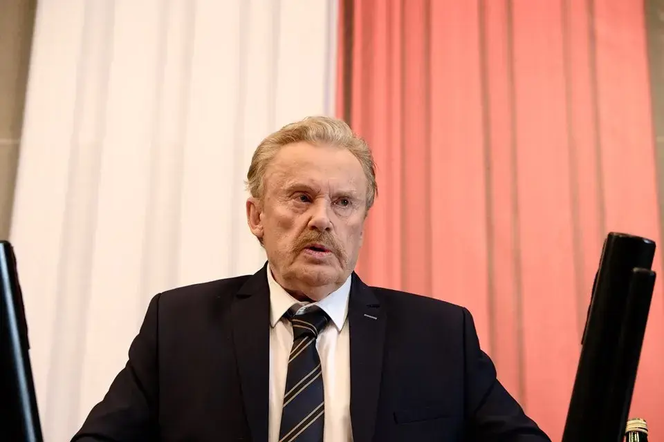 Film Polityka: Obsada i Postacie - Kto Gra Kogo w Satyrze Vegi?